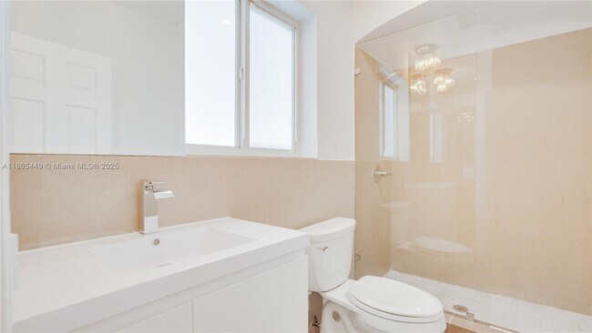 Building Photo - 690 NE 51st St