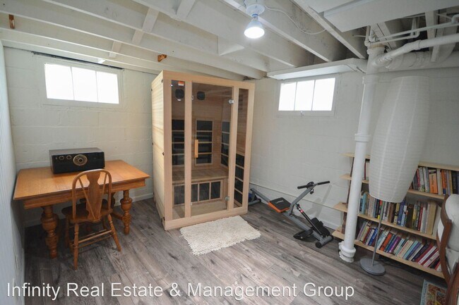 Building Photo - 3 br, 1 bath House - 317 10th Ave NE