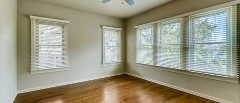 Building Photo - 2040 W Mistletoe Ave