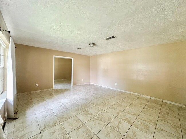 Building Photo - 4303 Balcones Dr