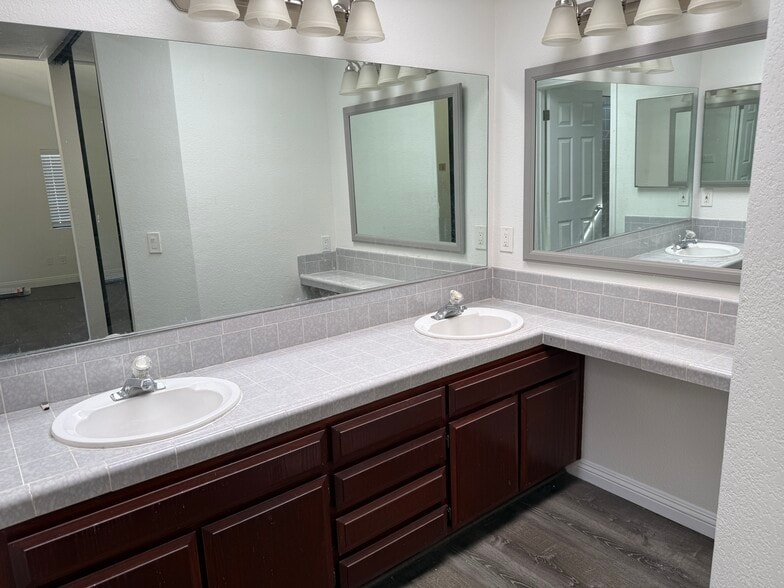 Building Photo - 166 Las Flores Dr