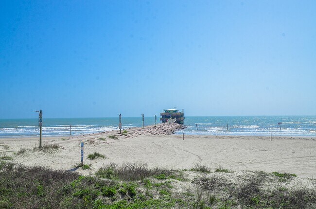 Building Photo - 6102 Seawall Blvd