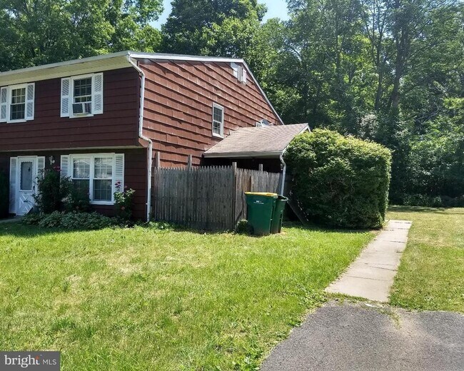 Building Photo - 743 Jackson St