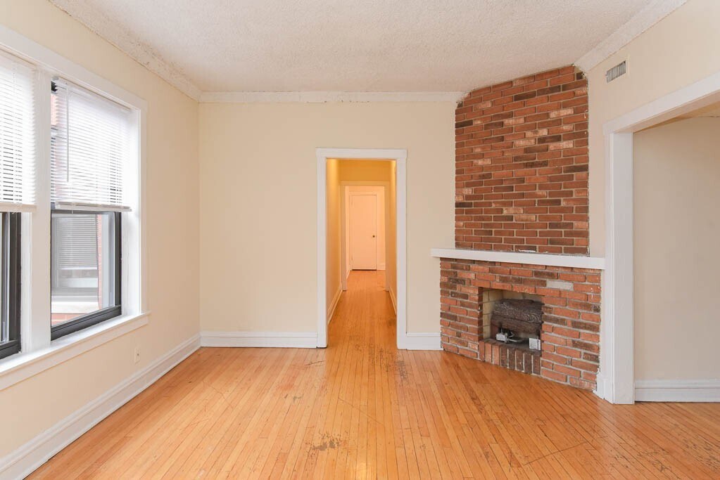 Building Photo - 3526 N Racine Ave