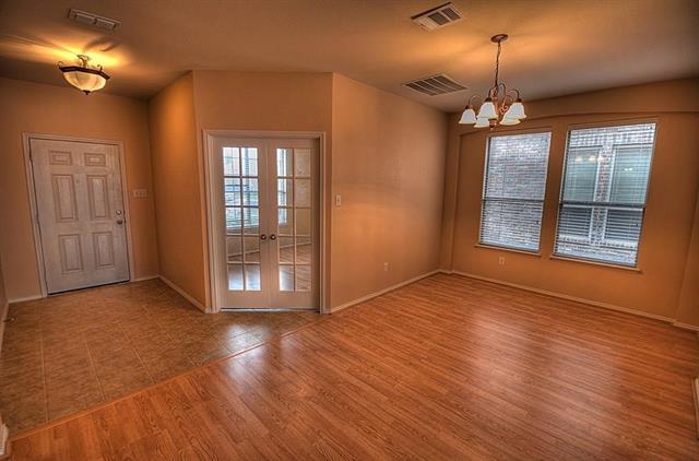 Building Photo - 831 Lake Forest Trl