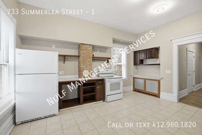 Building Photo - 733 Summerlea St
