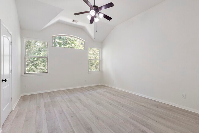 Spacious Master Bedroom - 14 Cheswood Manor Dr