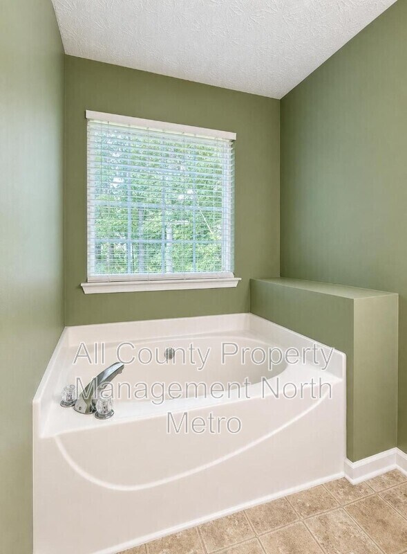 Building Photo - 4710 Middleboro Ln