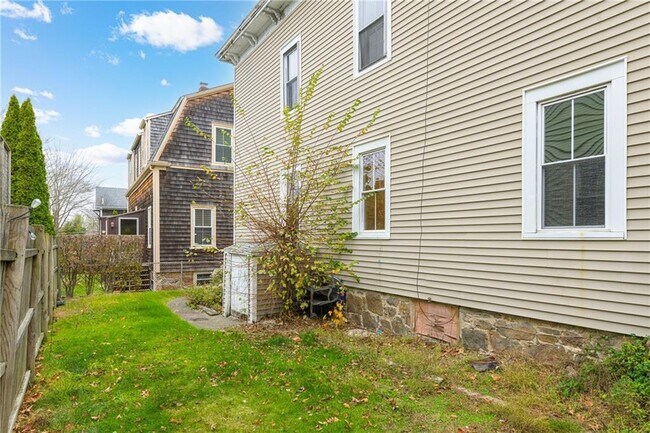 Building Photo - 427 Spring St