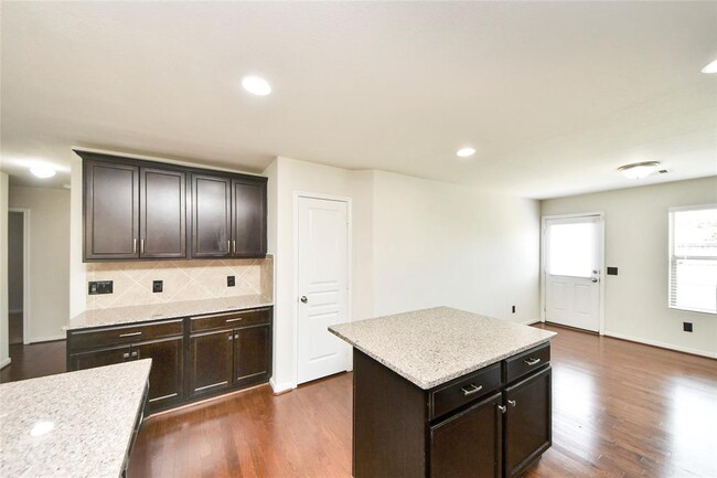 Building Photo - 5710 Camelia Evergreen Ln
