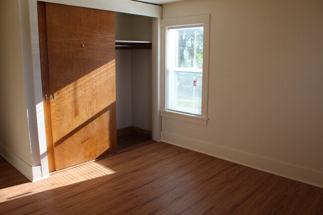 Building Photo - 22175 State Line Rd