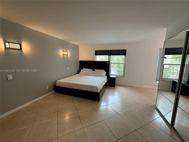 Building Photo - 4028 SW 67th Terrace