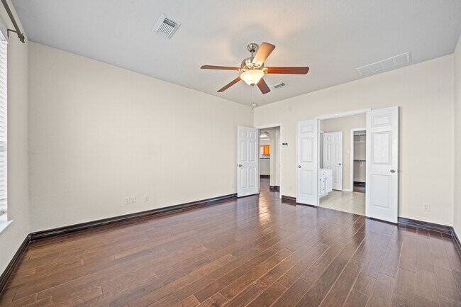 Building Photo - 7202 Lyndhurst Village Ln