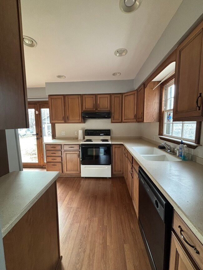 Building Photo - 2509 Covert Ave