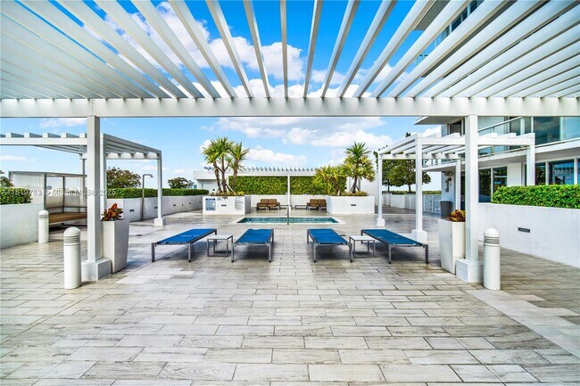 Building Photo - 4250 Biscayne Blvd