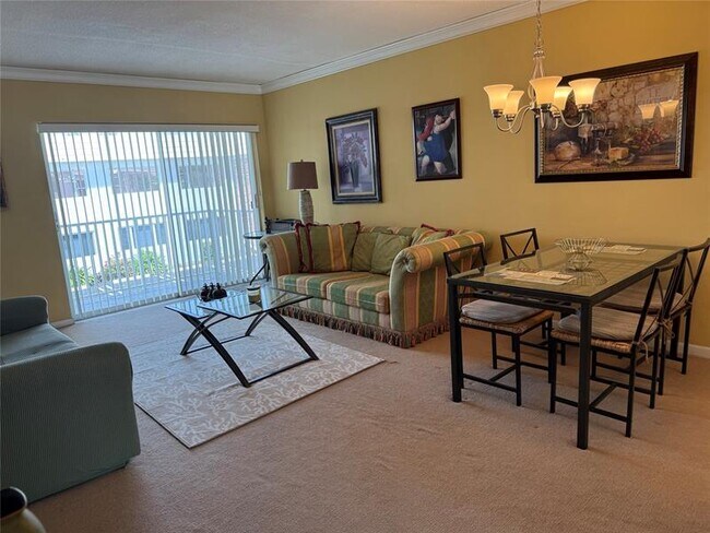 Building Photo - 412 S Cypress Rd