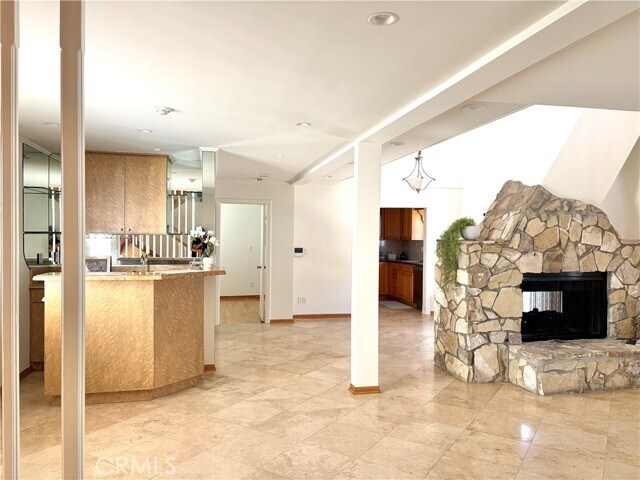 Building Photo - 425 S Catalina Ave