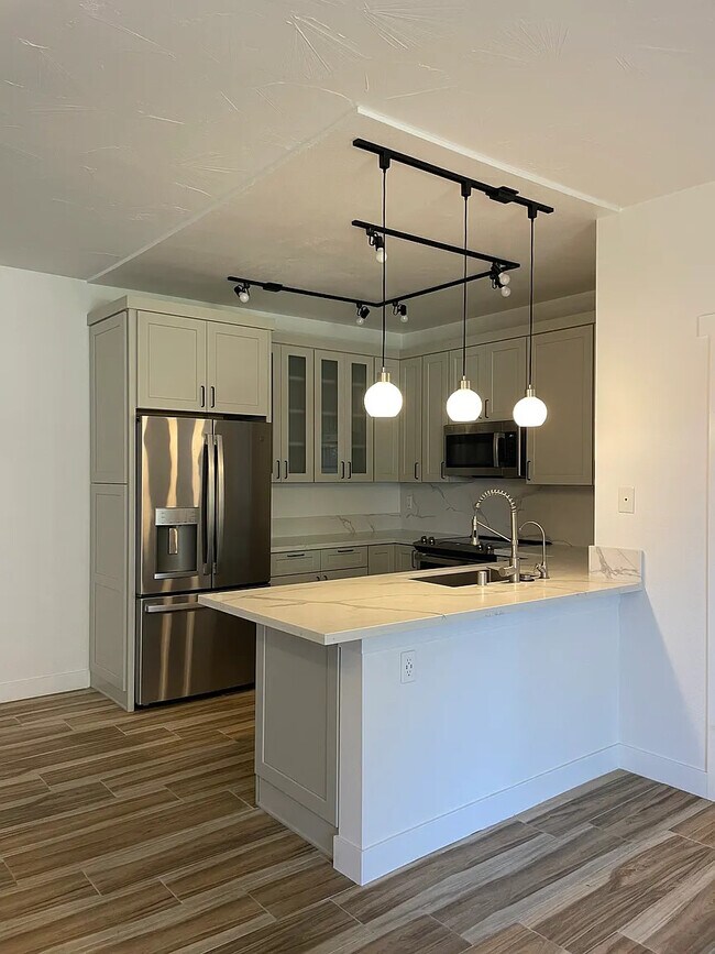 Building Photo - 17161 Alva Rd