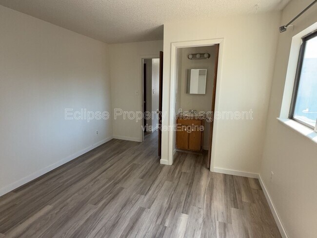 Building Photo - 3228 White Ave