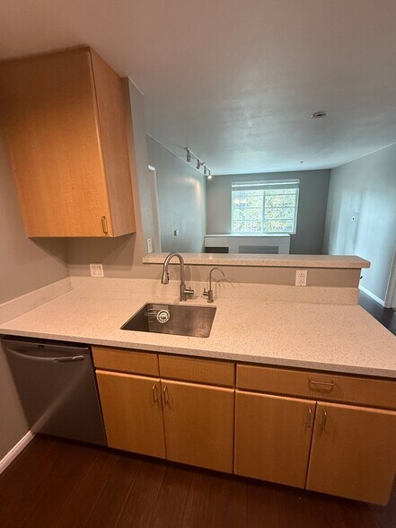 Building Photo - 1435 India St