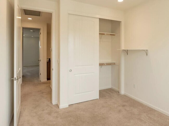 Building Photo - 39872 Sawyer Terrace