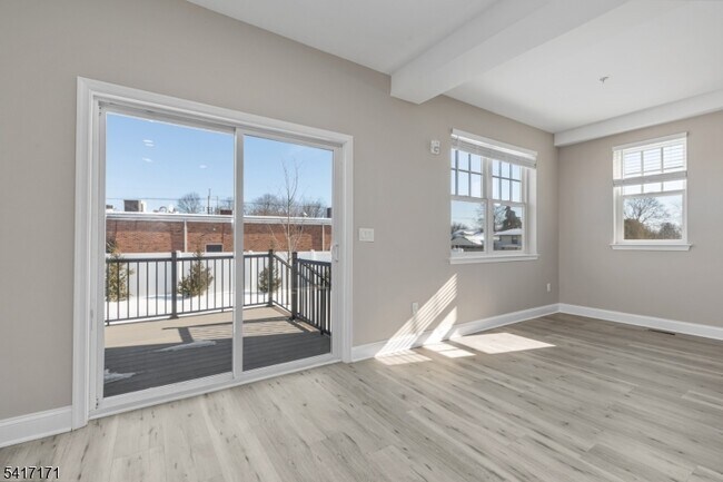 Building Photo - 154 N Auten Ave