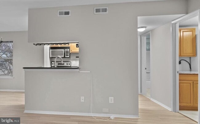 Building Photo - 1700 Ascot Way