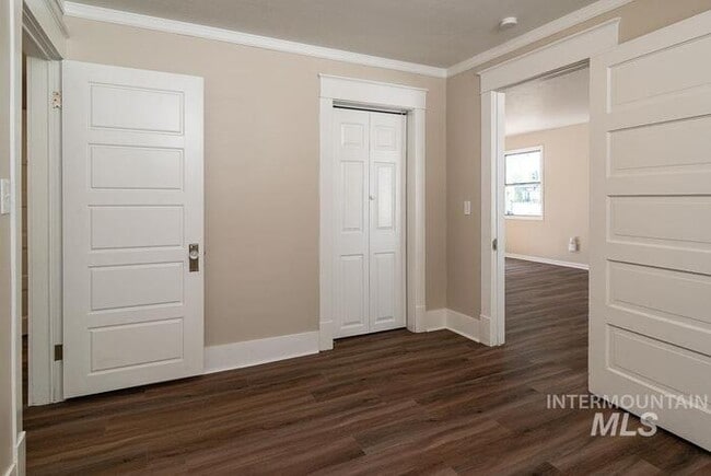 Building Photo - Charming 2 Bed, 1 Bath Single-Family Home with Large Backyard & RV Hookups!