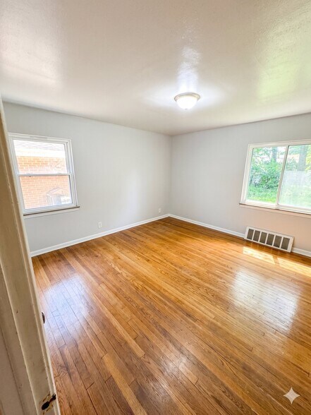 Building Photo - 26230 Briardale Ave