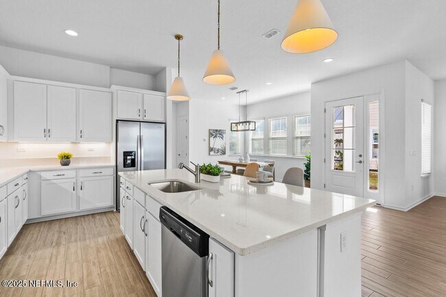 Building Photo - 469 Marquesa Cir