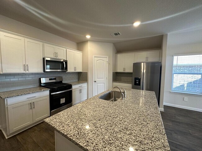 Building Photo - 113 Briggs Ln