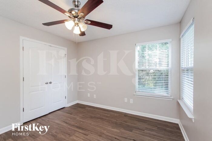 Building Photo - 136 Peterborough Dr