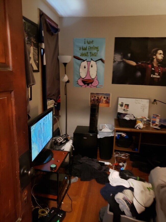 Building Photo - Newly Renovated Temple Student Housing