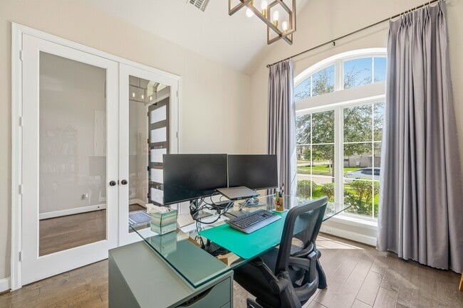 Building Photo - 2106 Stargrass Dr