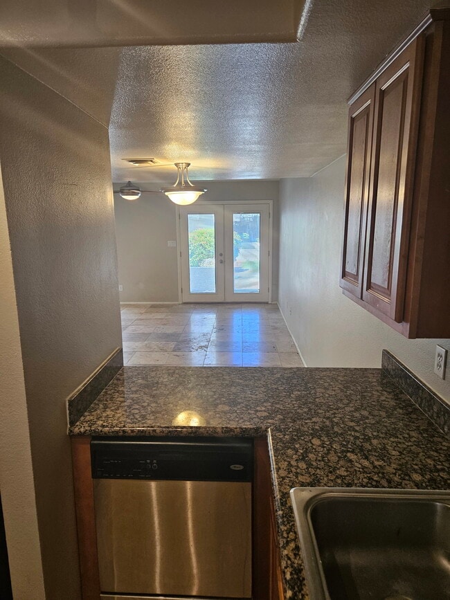 Building Photo - 885 N Granite Reef Rd
