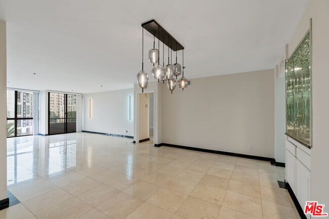 Building Photo - 10660 Wilshire Blvd