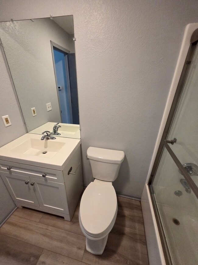 Building Photo - Updated 2 Bedroom / 1 Bathroom in Lee's Summit!!