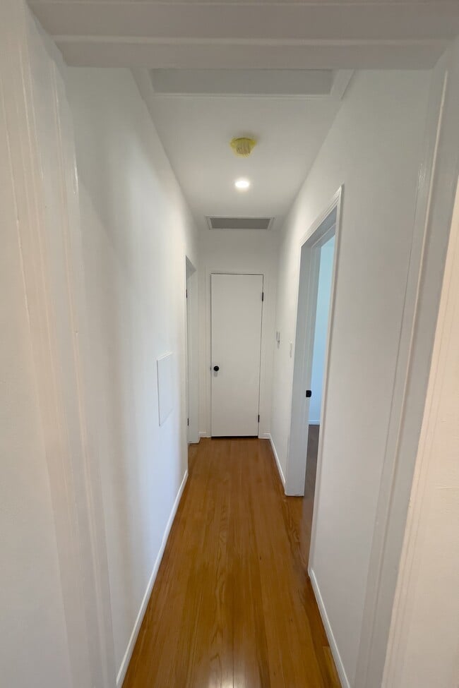 Building Photo - 624 Sheldon St