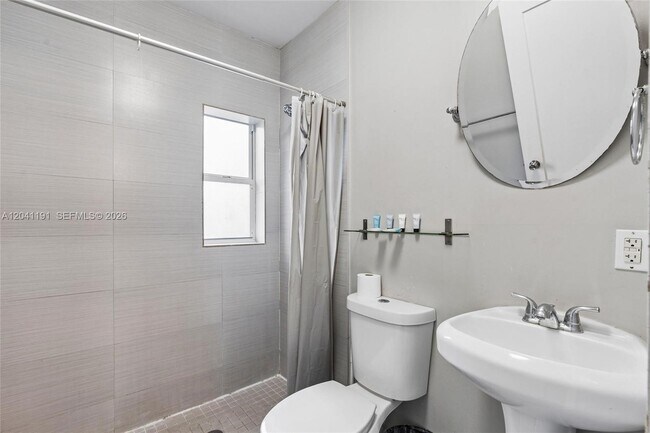 Building Photo - 435 NE 69th St