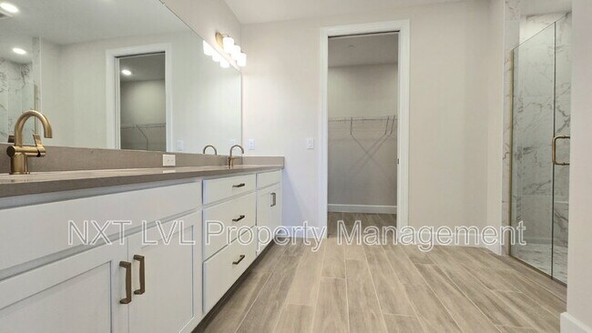 Building Photo - 15319 Lucerna St