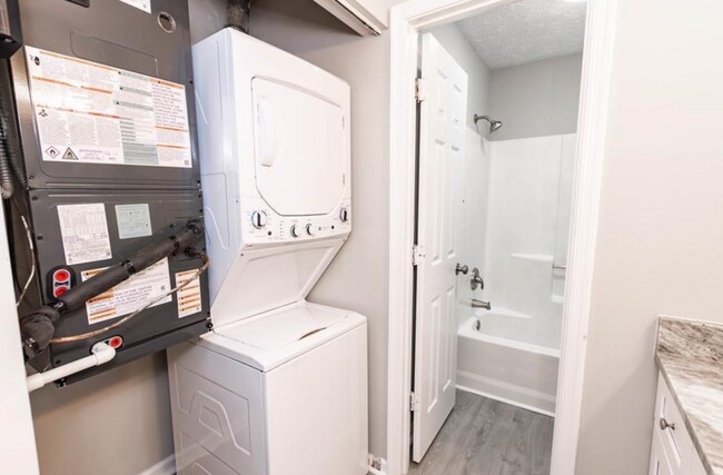 Building Photo - Well Appointment 1bdr 1bth apartment in Hampton