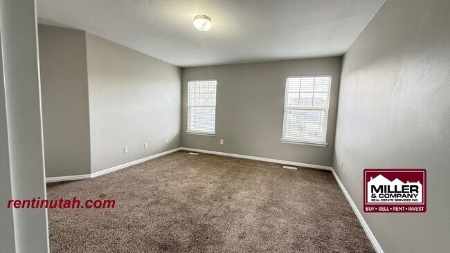 Building Photo - Beautifully updated townhouse in Riverton!