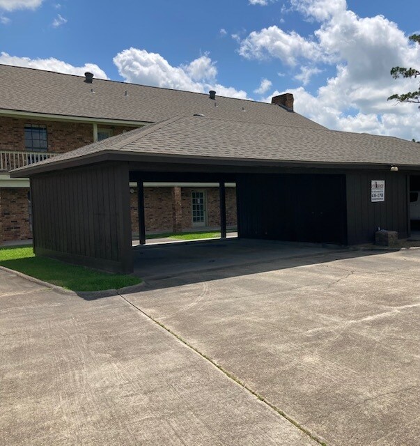 Building Photo - 5018 Desoto St