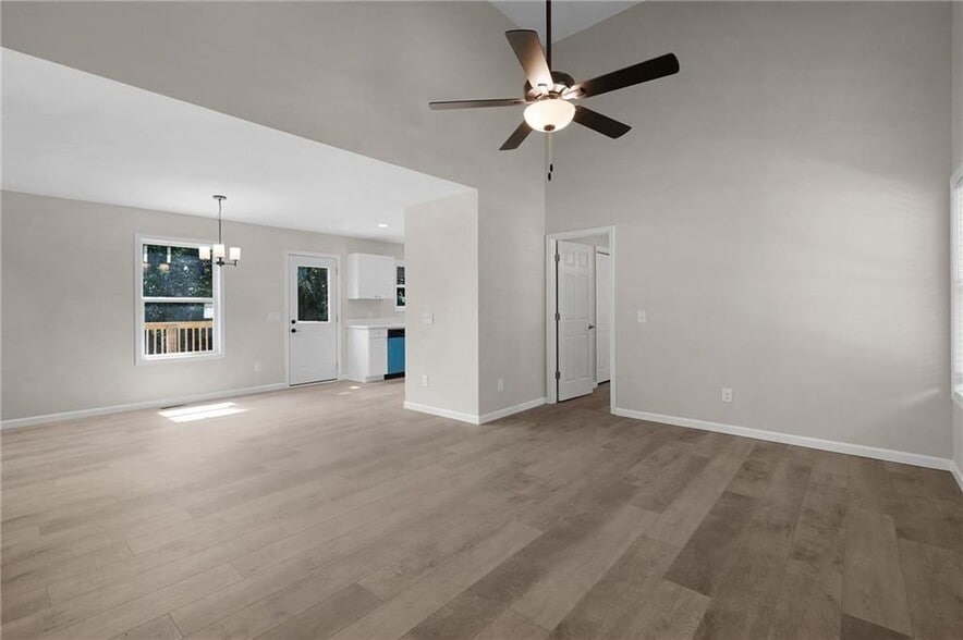 Building Photo - 135 Holly Creek Dr