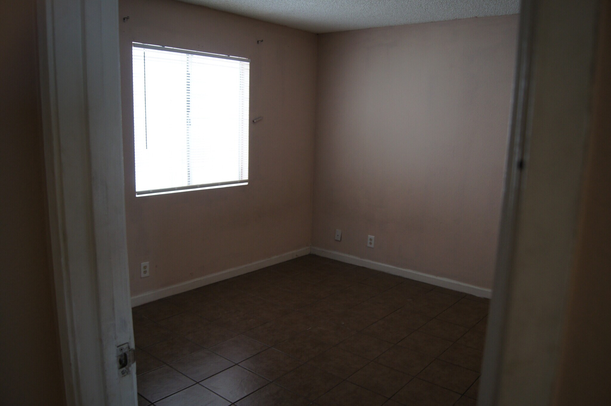 Building Photo - 2304 Saturn Ave