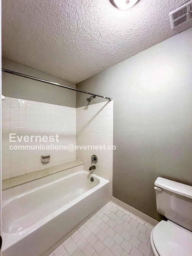 Building Photo - 6645 Kirby Trace Cove