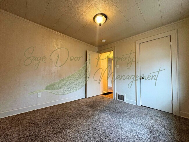 Building Photo - TWO BEDROOM HOME IN INDEPENDENCE!!!