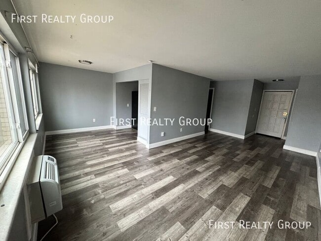 Building Photo - 5600 N Main St