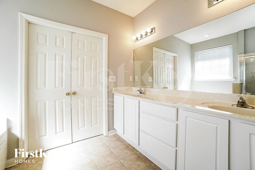 Building Photo - 5515 Southern Peake Dr