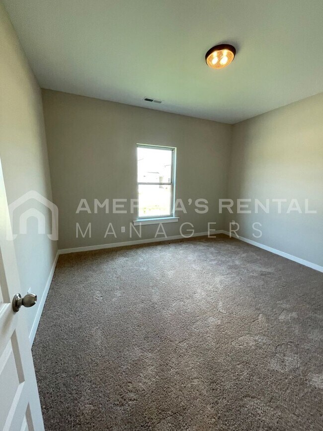 Building Photo - Home for Rent in Meridianville, AL!!! Avai...